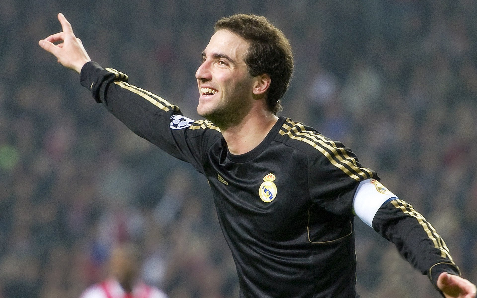 内马尔加盟利雅得新月引发热潮，内马尔亚军