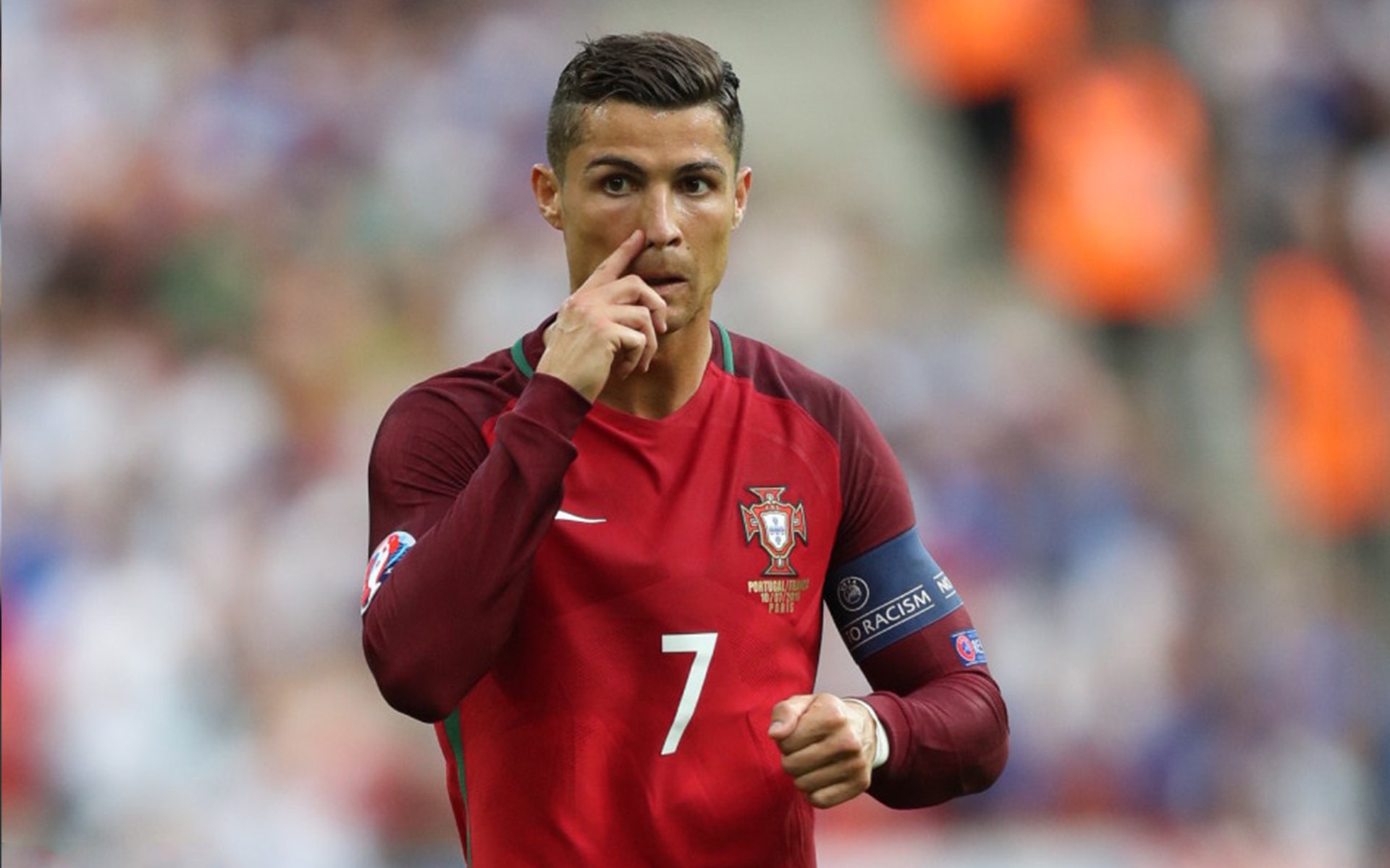 女子双打激战正酣，东风队逆转夺冠